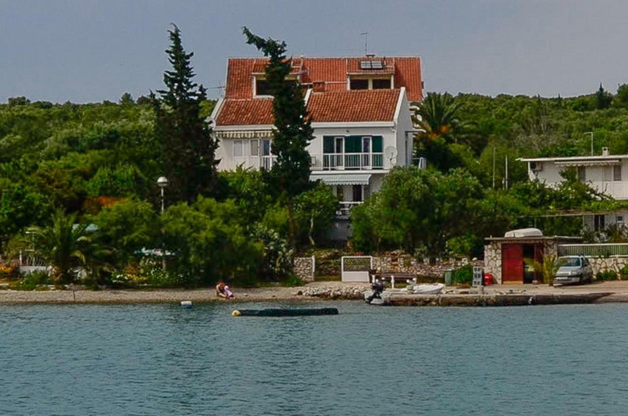 Holiday Home Lovište Kültér fotó