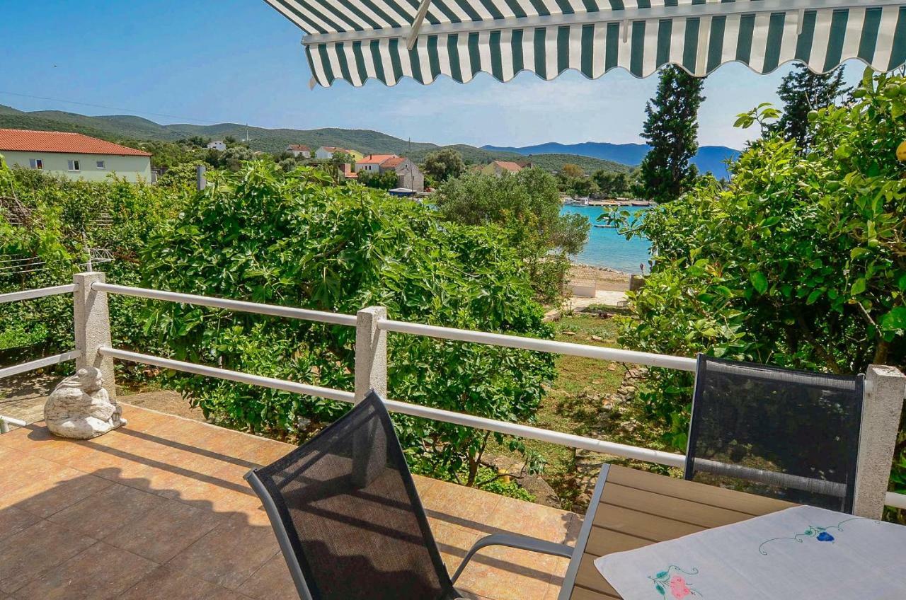 Holiday Home Lovište Kültér fotó