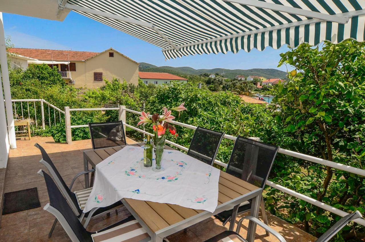 Holiday Home Lovište Kültér fotó