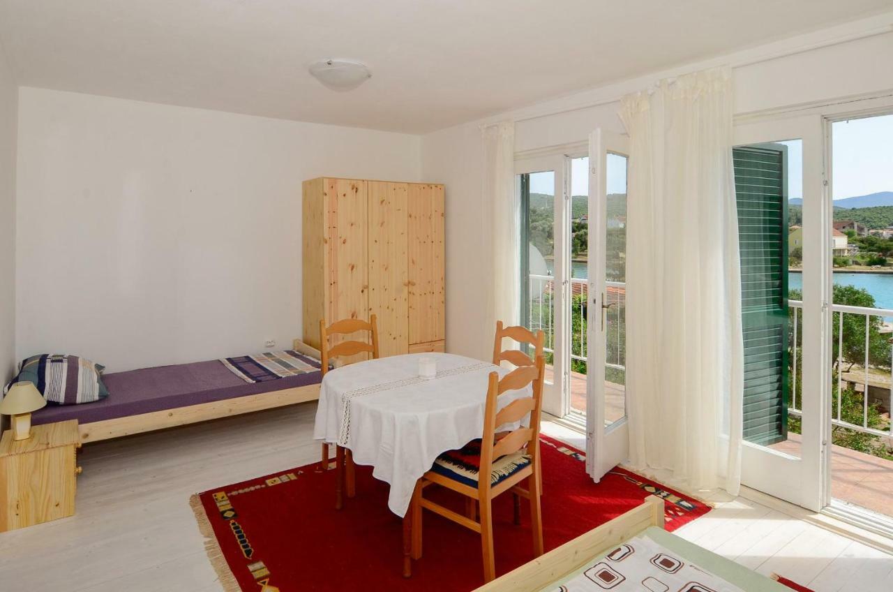 Holiday Home Lovište Kültér fotó