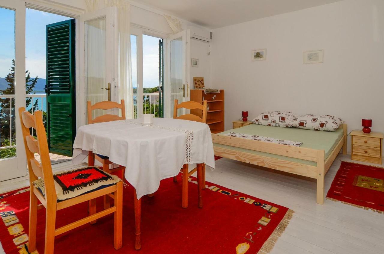Holiday Home Lovište Kültér fotó