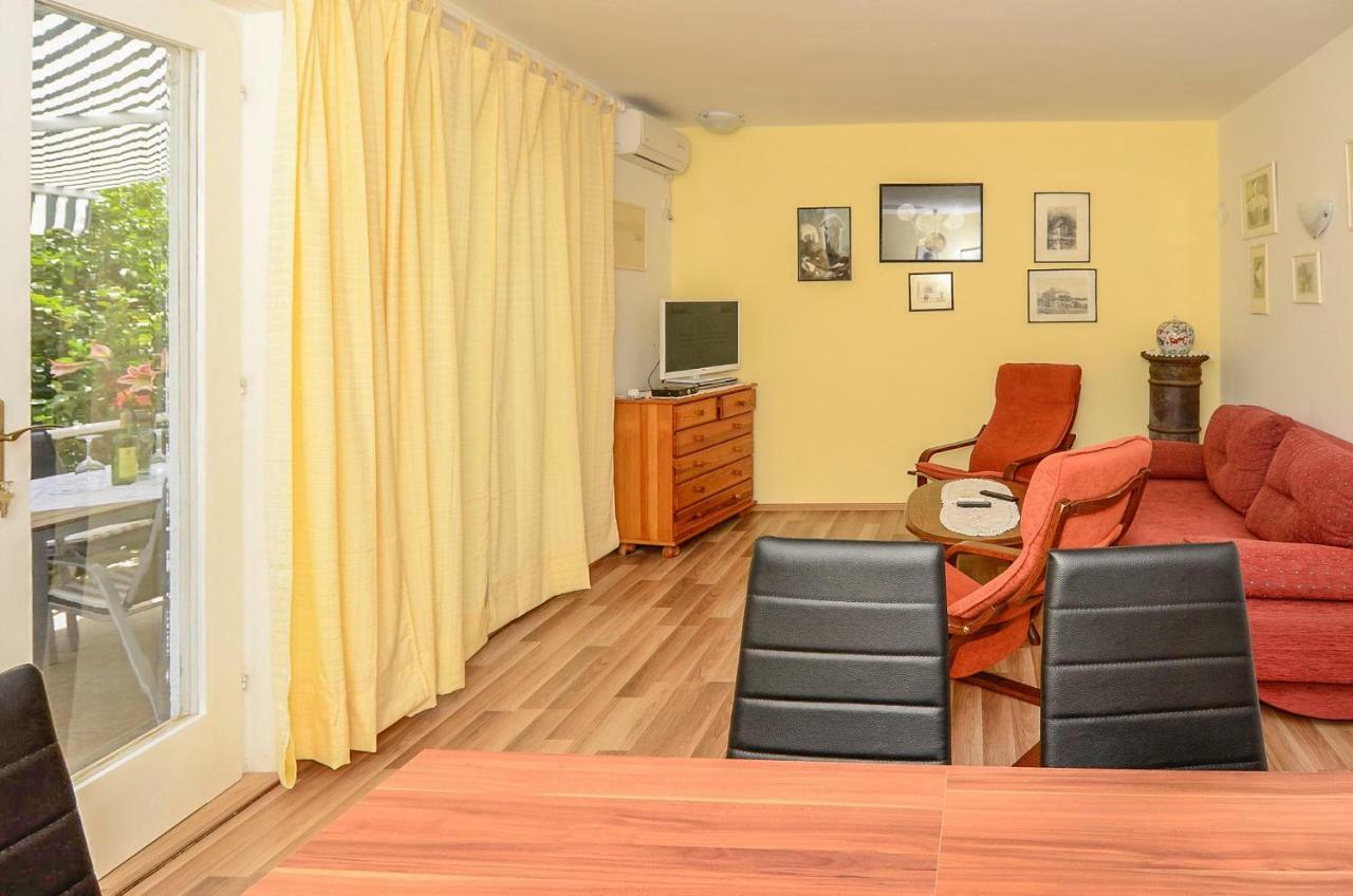 Holiday Home Lovište Kültér fotó