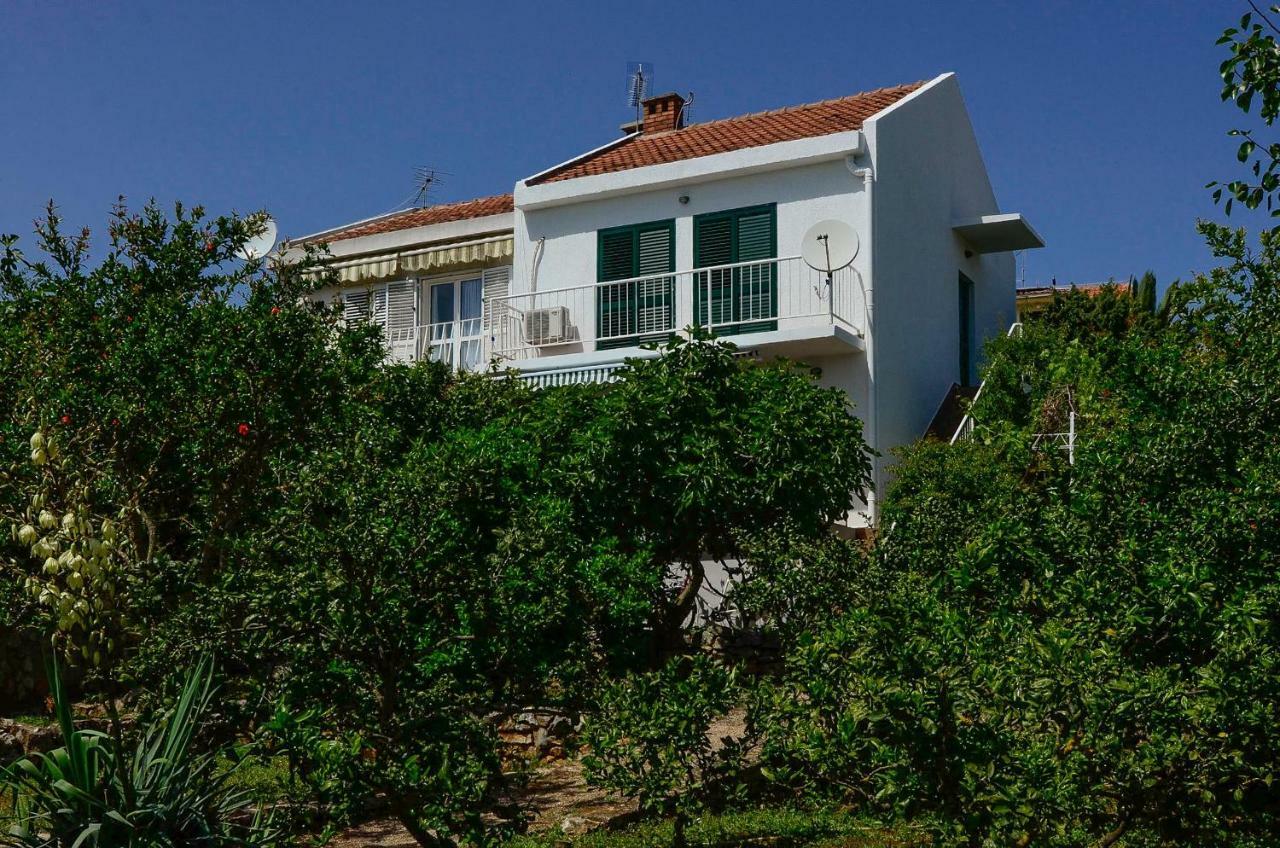 Holiday Home Lovište Kültér fotó