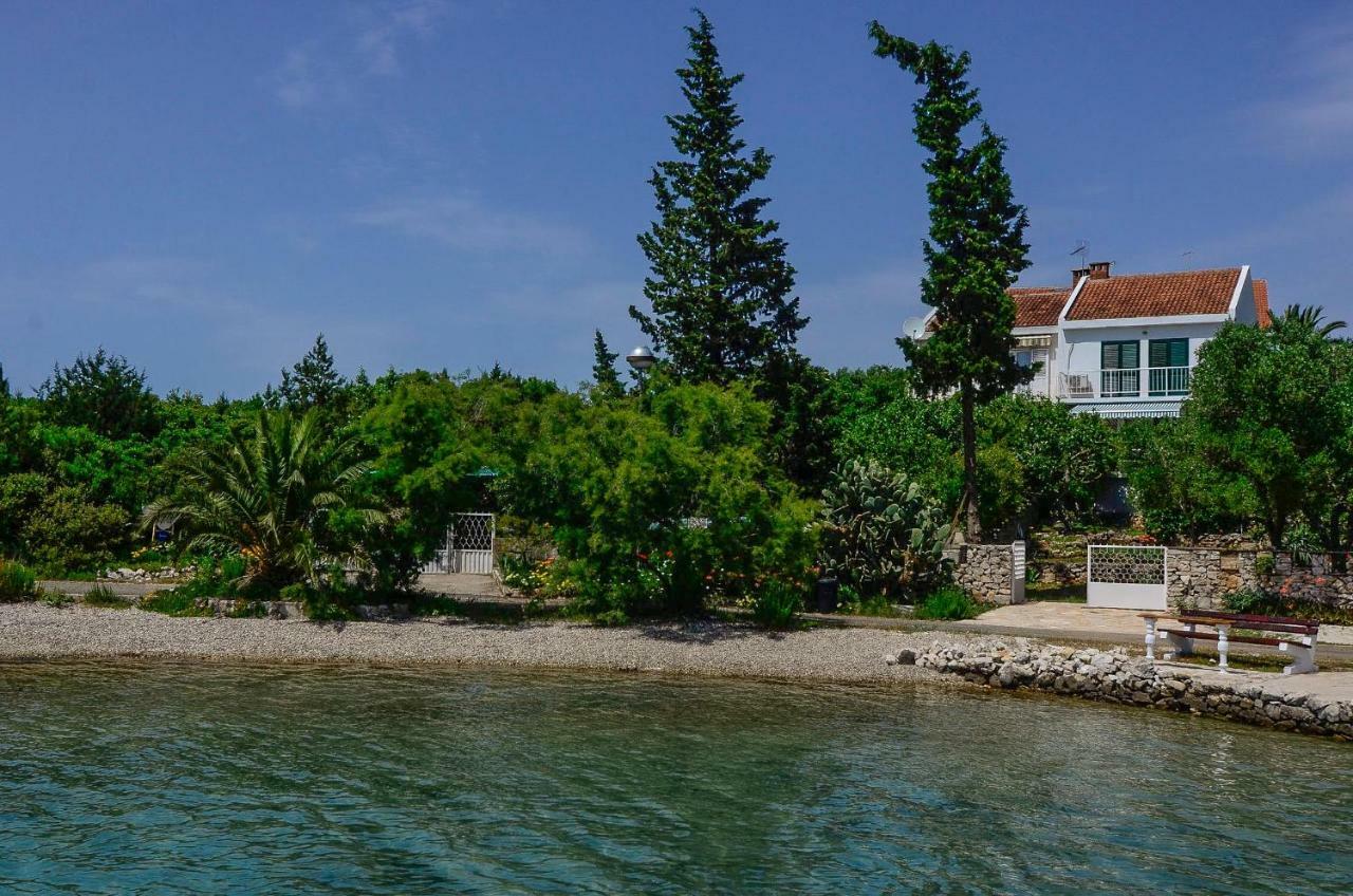 Holiday Home Lovište Kültér fotó