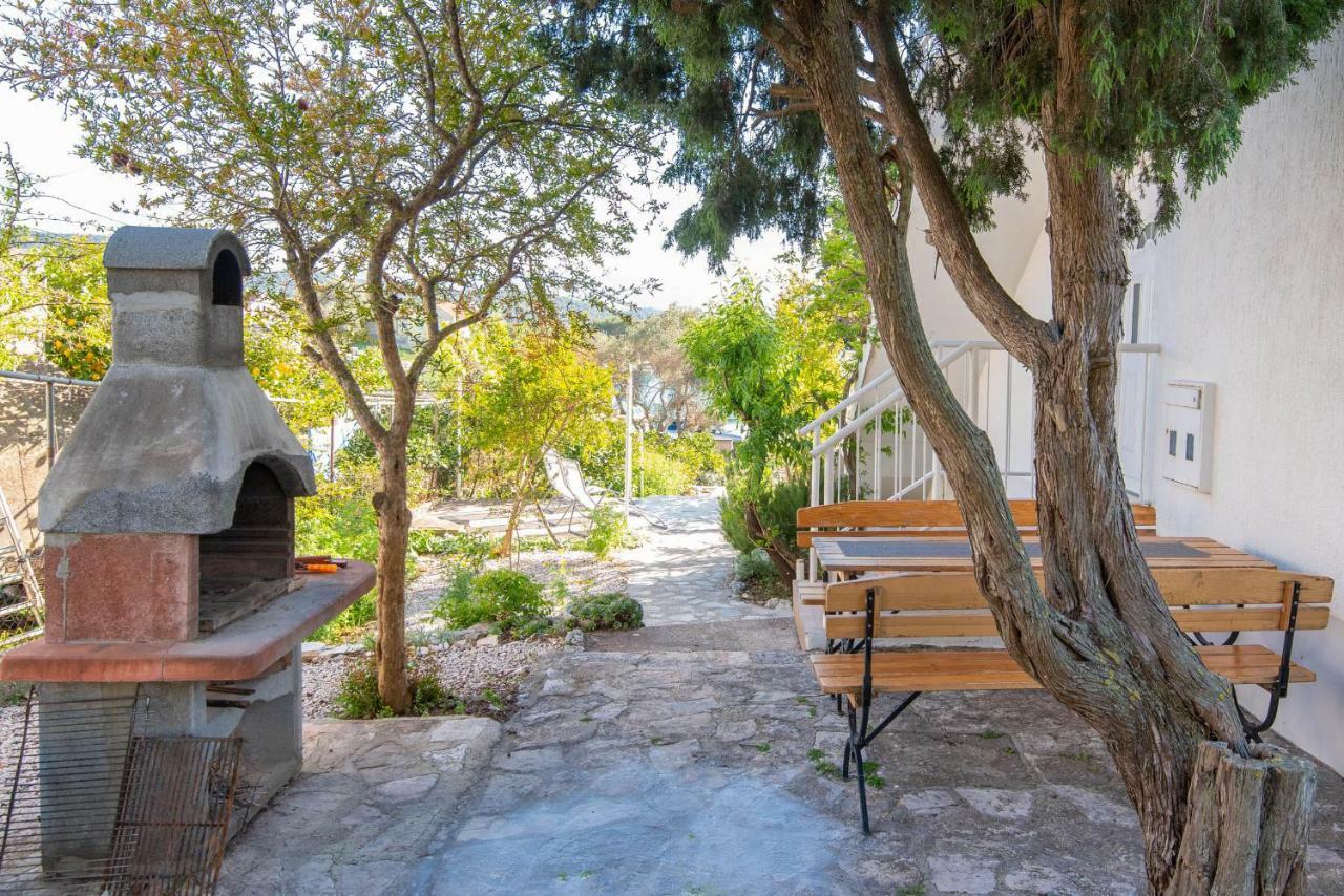 Holiday Home Lovište Kültér fotó